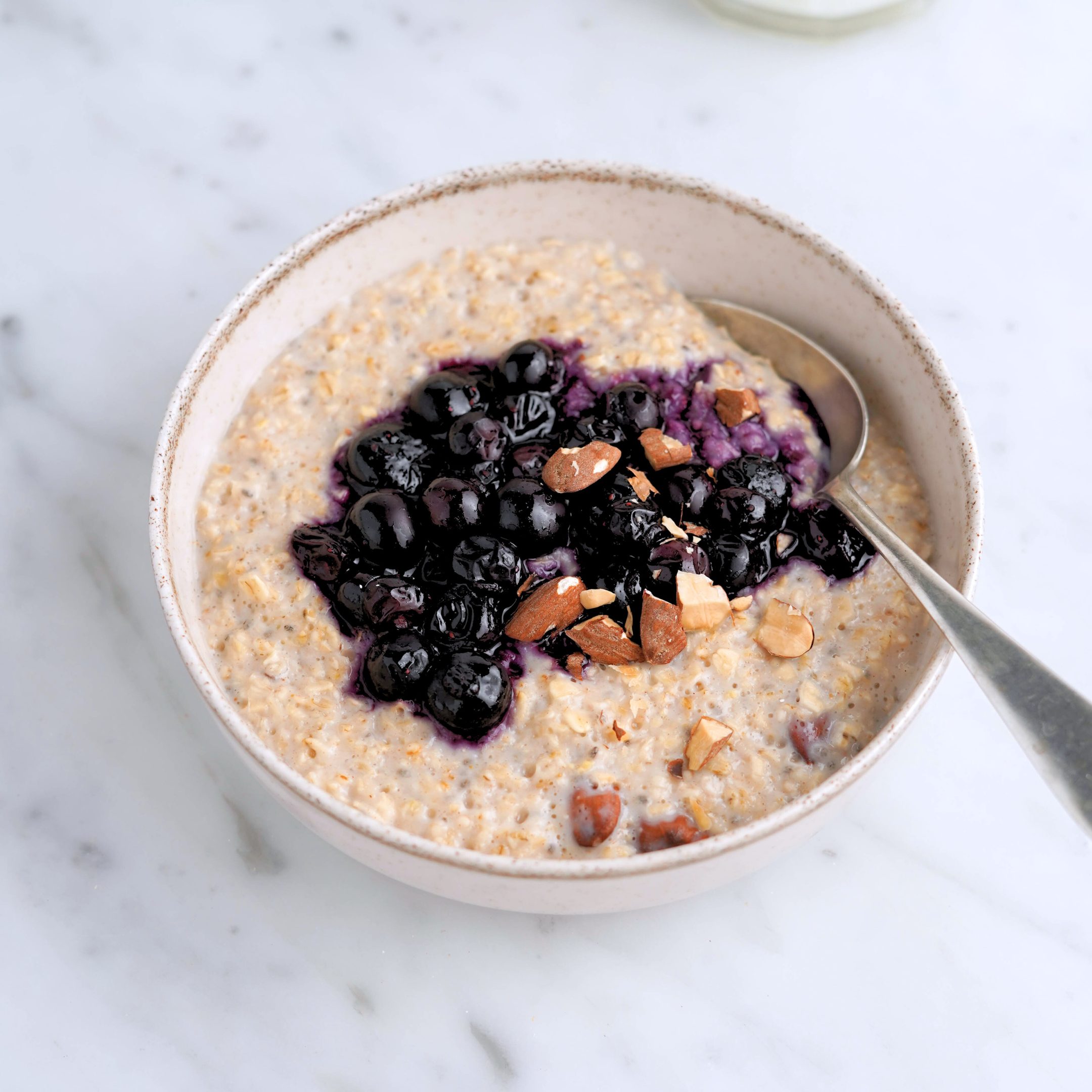 Mandel-Beeren-Porridge
