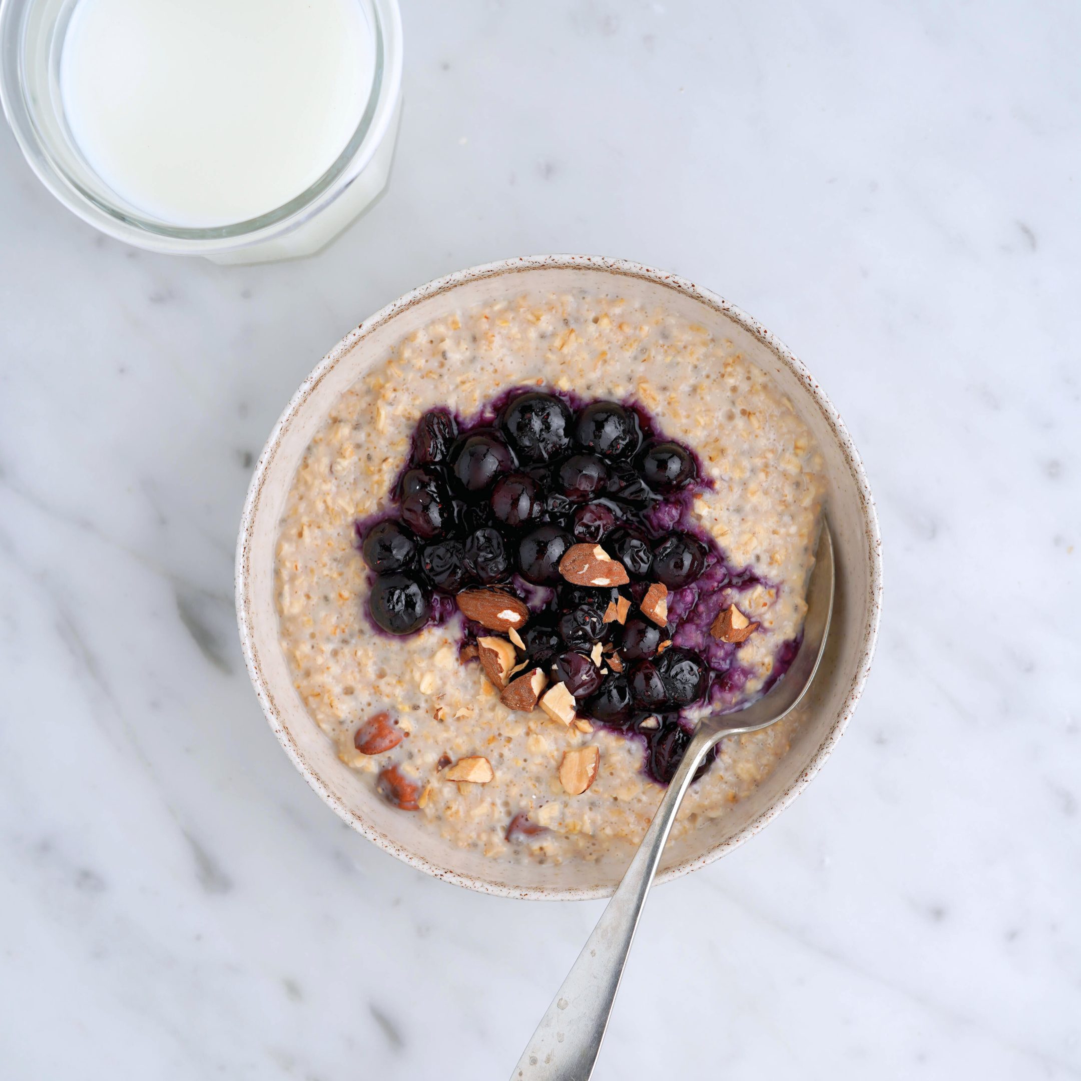 Mandel-Beeren-Porridge
