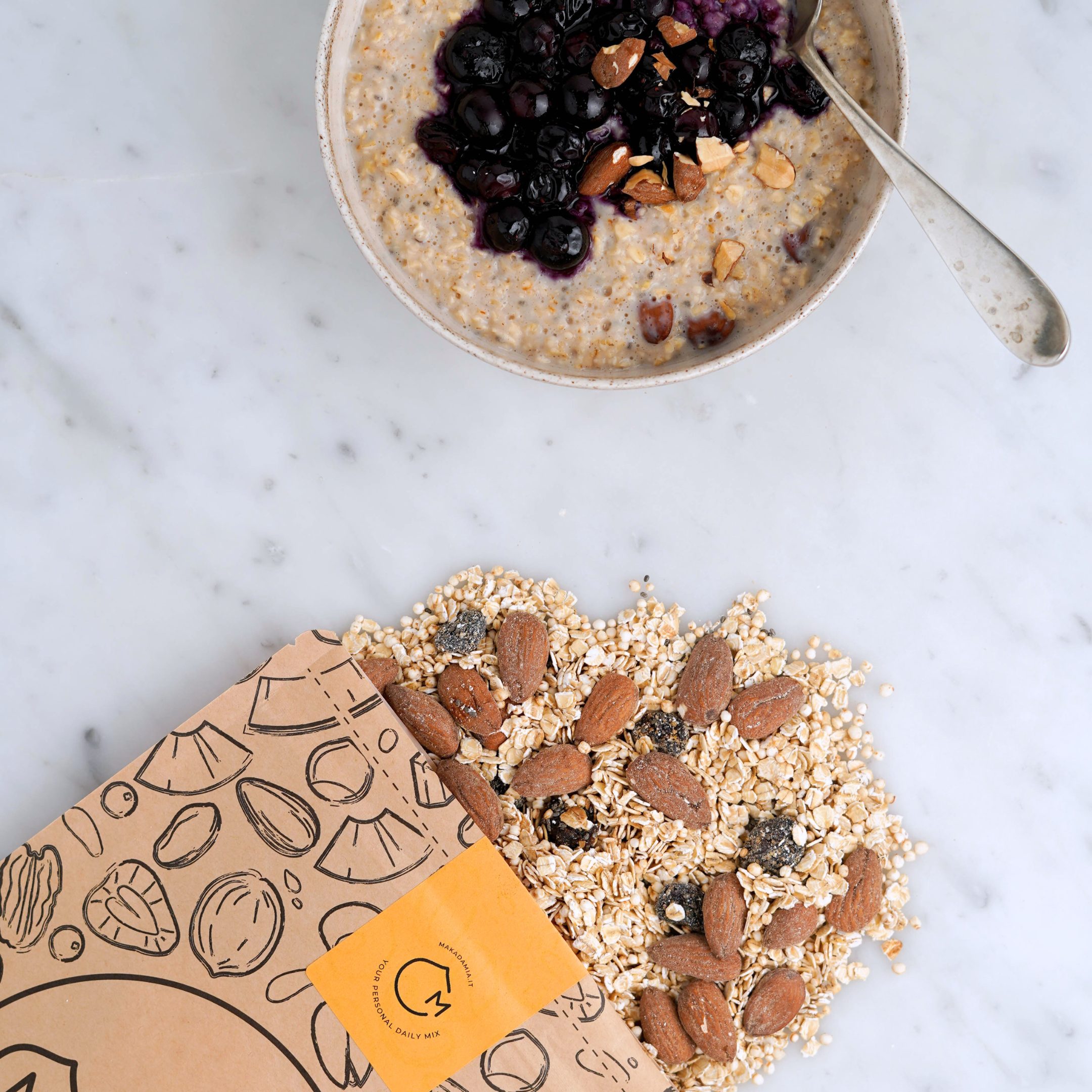 Mandel-Beeren-Porridge