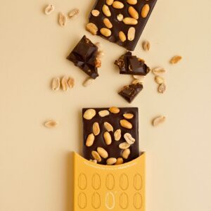 tavolette di cioccolato e arachidi makadamia