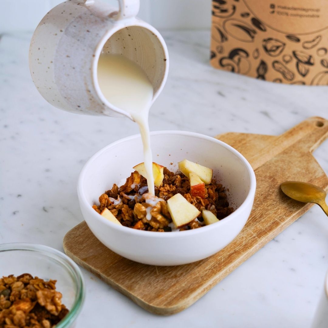 APPLE CINNAMON GRANOLA latte makadamia