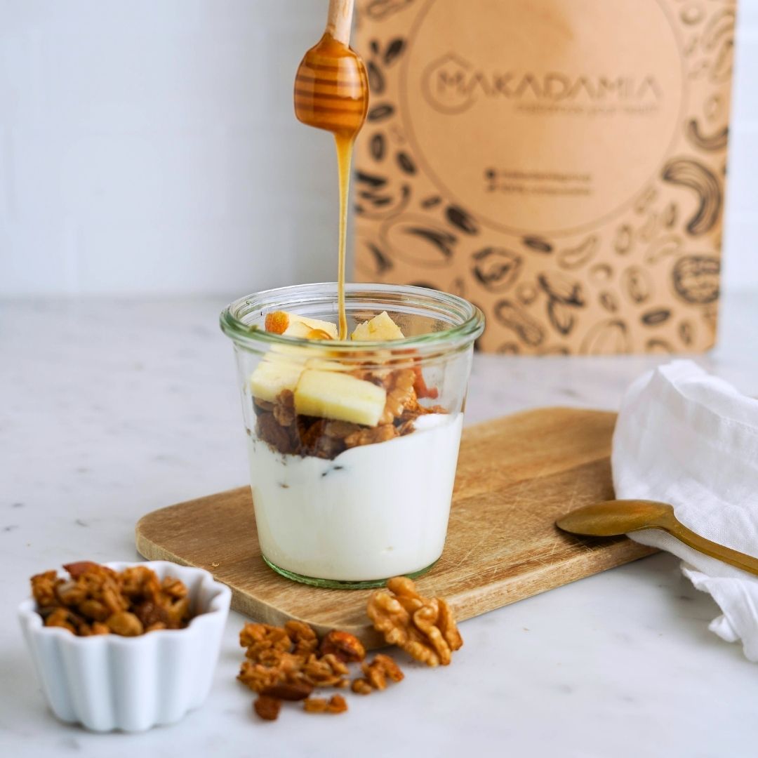 APPLE CINNAMON GRANOLA yogurt makadamia