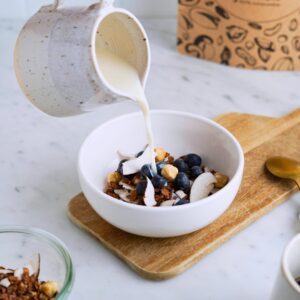 DARK COCONUT GRANOLA makadamia