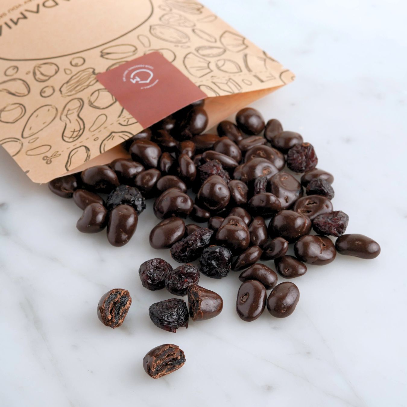 Mirtillo rosso ricoperto di cioccolato