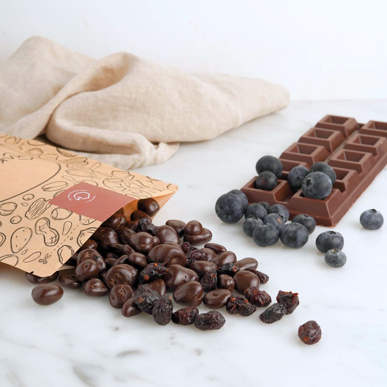 Mirtillo rosso ricoperto di cioccolato