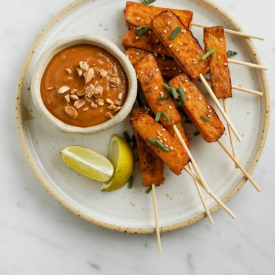 Tofu stiks alle arachidi