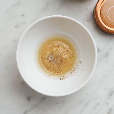 Polpette di piselli con salsa di anacardi